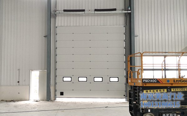 新疆機場選擇安裝美高品牌的提升門縮略圖